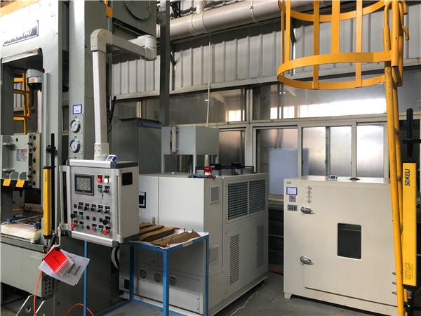 能控制流量和压力的模温机