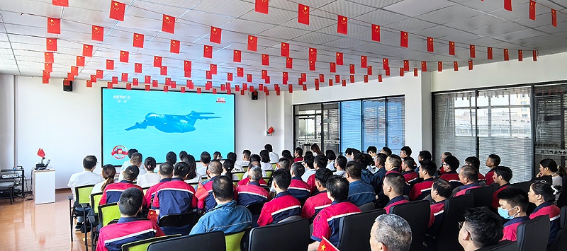 欧能机械集体观看胜利日纪念大会